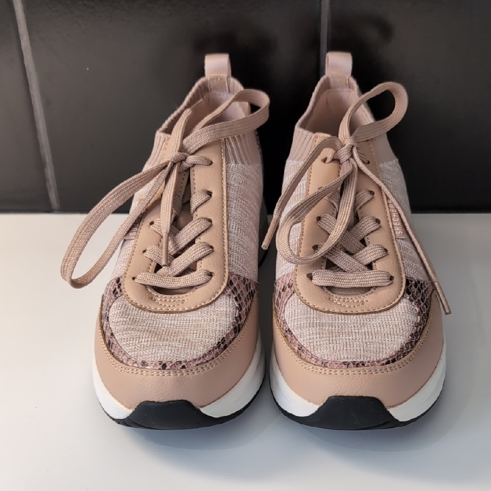Sketchers Women's Pink Sneakers